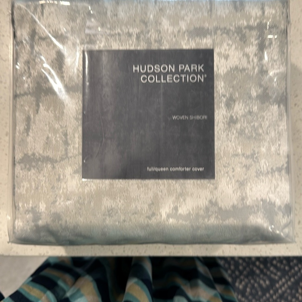 Hudson Park Collection  Comforter Luxurious Bedding Set - Picture 7 of 8